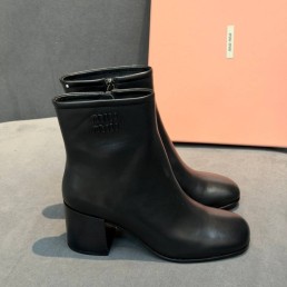 Женские кожаные ботильоны Miu Miu черные каблук 6,5 см 2026