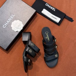 Женские кожаные босоножки Chanel черные 2026