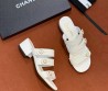 Женские кожаные босоножки Chanel белые 2026