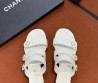 Женские кожаные босоножки Chanel белые 2026