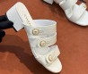 Женские кожаные босоножки Chanel белые 2026