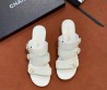 Женские кожаные босоножки Chanel белые 2026