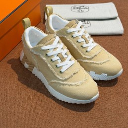 Женские текстильные кроссовки Hermes бежевые с бахромой 2026