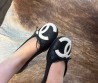 Женские кожаные балетки Chanel черные с белой эмблемой на носке 2026