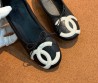 Женские кожаные балетки Chanel черные с белой эмблемой на носке 2026