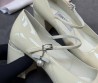 Женские кожаные туфли Jimmy Choo молочные лакированные с ремешком каблук 6 см 2026