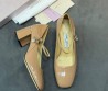 Женские кожаные туфли Jimmy Choo бежевые лакированные с ремешком каблук 6 см 2026