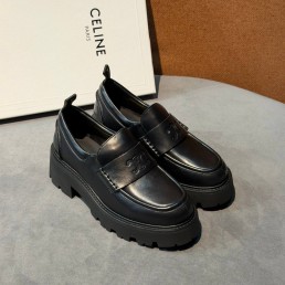 Женские кожаные лоферы Celine на платформе черные 2026
