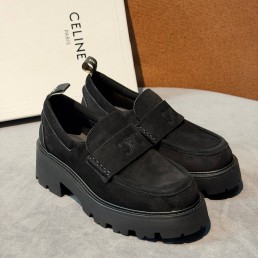 Женские замшевые лоферы Celine на платформе черные 2026