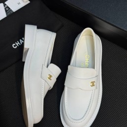 Женские кожаные лоферы Chanel Cruise белые 2026