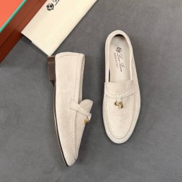 Женские замшевые лоферы Loro Piana светло-серые 2026