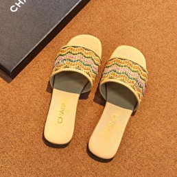Женские кожаные шлепанцы Chanel бежевые с разноцветным плетением 2026