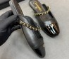 Женские кожаные мюли Chanel черные с лакированным носом 2026