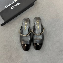 Женские кожаные мюли Chanel черные с лакированным носом 2026