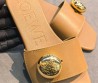 Женские кожаные шлепанцы Loewe бежевые с золотой пуговицей 2026