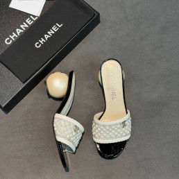 Женские кожаные мюли Chanel белые с черным каблук 7 см 2026