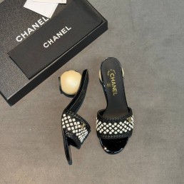 Женские кожаные мюли Chanel черные с белым каблук 7 см 2026
