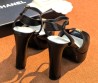Женские кожаные босоножки Chanel на танкетке черные каблук 12 см 2026