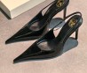 Женские кожаные лакированные туфли Saint Laurent черные 2026