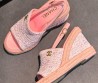 Женские комбинированные босоножки Chanel розовые на платформе 10 см 2026