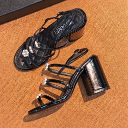 Женские кожаные босоножки Chanel черные со стразами 2026