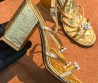 Женские кожаные босоножки Chanel золотые со стразами 2026