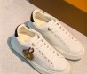 Женские кожаные кроссовки Louis Vuitton белые с брелоком 2026