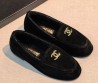 Женские замшевые лоферы с мехом Chanel черные 2026
