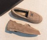 Женские замшевые лоферы с мехом Chanel бежевые 2026