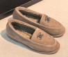 Женские замшевые лоферы с мехом Chanel бежевые 2026