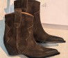 Женские замшевые сапоги казаки Maison Margiela коричневые на танкетке высота 6,5 см 2026