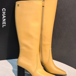 Женские кожаные сапоги Chanel бежевые каблук 7,5 см 2026