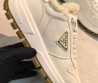 Женские кожаные кроссовки с мехом Prada белые 2026