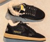 Женские замшевые кроссовки Golden Goose черные с мехом 2026