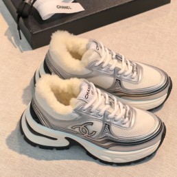 Женские комбинированные кроссовки с мехом Chanel белые с серебристым на платформе 5 см 2026