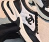Женские кожаные кроссовки с мехом Chanel белые с черным на платформе 5 см 2026