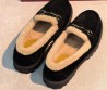 Женские замшевые лоферы Gucci черные с мехом 2026