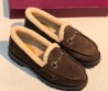Женские замшевые лоферы Gucci коричневые с мехом 2026