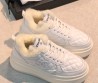 Женские кожаные кроссовки с мехом на платформе Chanel белые 2026