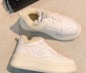 Женские кожаные кроссовки с мехом на платформе Chanel белые 2026