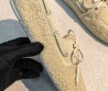 Женские меховые мокасины Miu Miu бежевые 2026