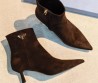 Женские замшевые ботильоны Prada коричневые каблук 5 см 2026