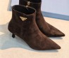 Женские замшевые ботильоны Prada коричневые каблук 5 см 2026