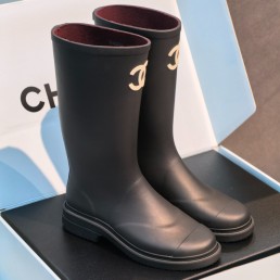 Женские резиновые сапоги Chanel черные 2026