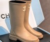 Женские резиновые сапоги Chanel бежевые 2026