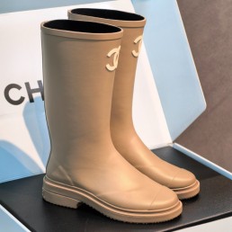 Женские резиновые сапоги Chanel бежевые 2026