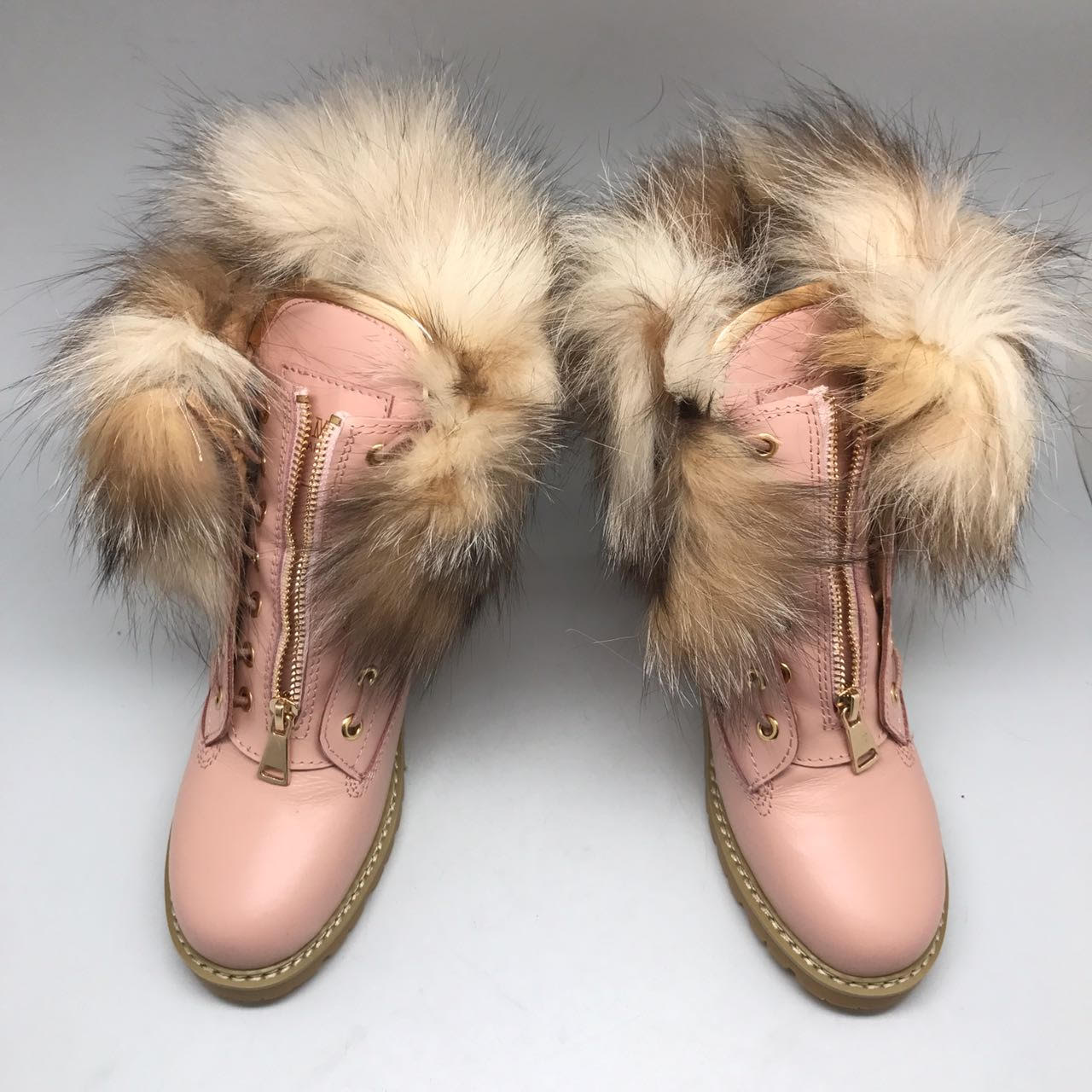 Зимние ботинки на меху женские