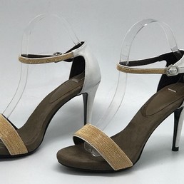 Женские замшевые босоножки Brunello Cucinelli светло-серые с золотистым украшением