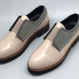 Женские осенние лаковые полуботинки Brunello Cucinelli розовые с серебристым украшением