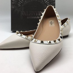 Женские кожаные белые балетки Valentino Garavani Rockstud